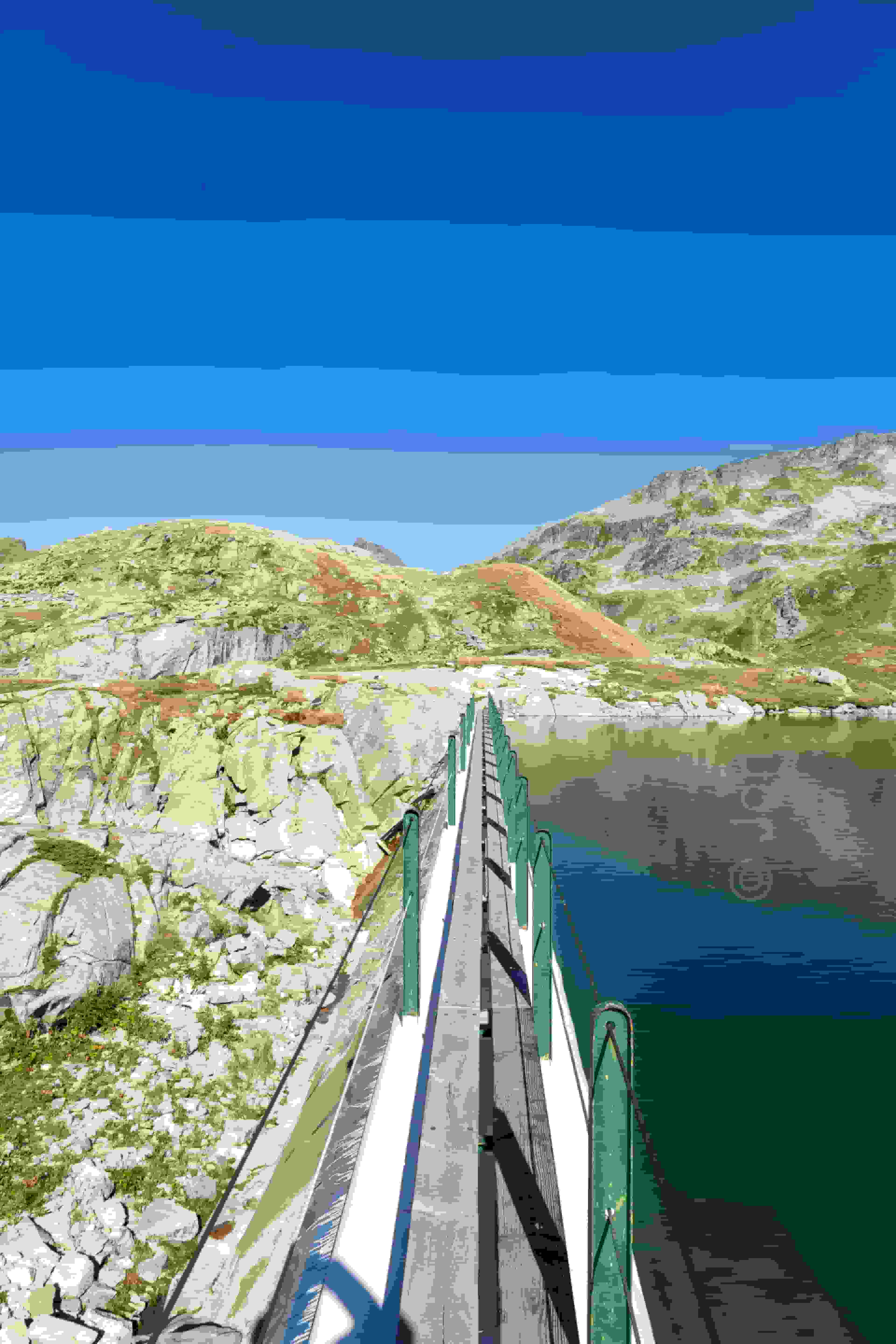 Passerelle pour rejoindre le refuge des 7Laux