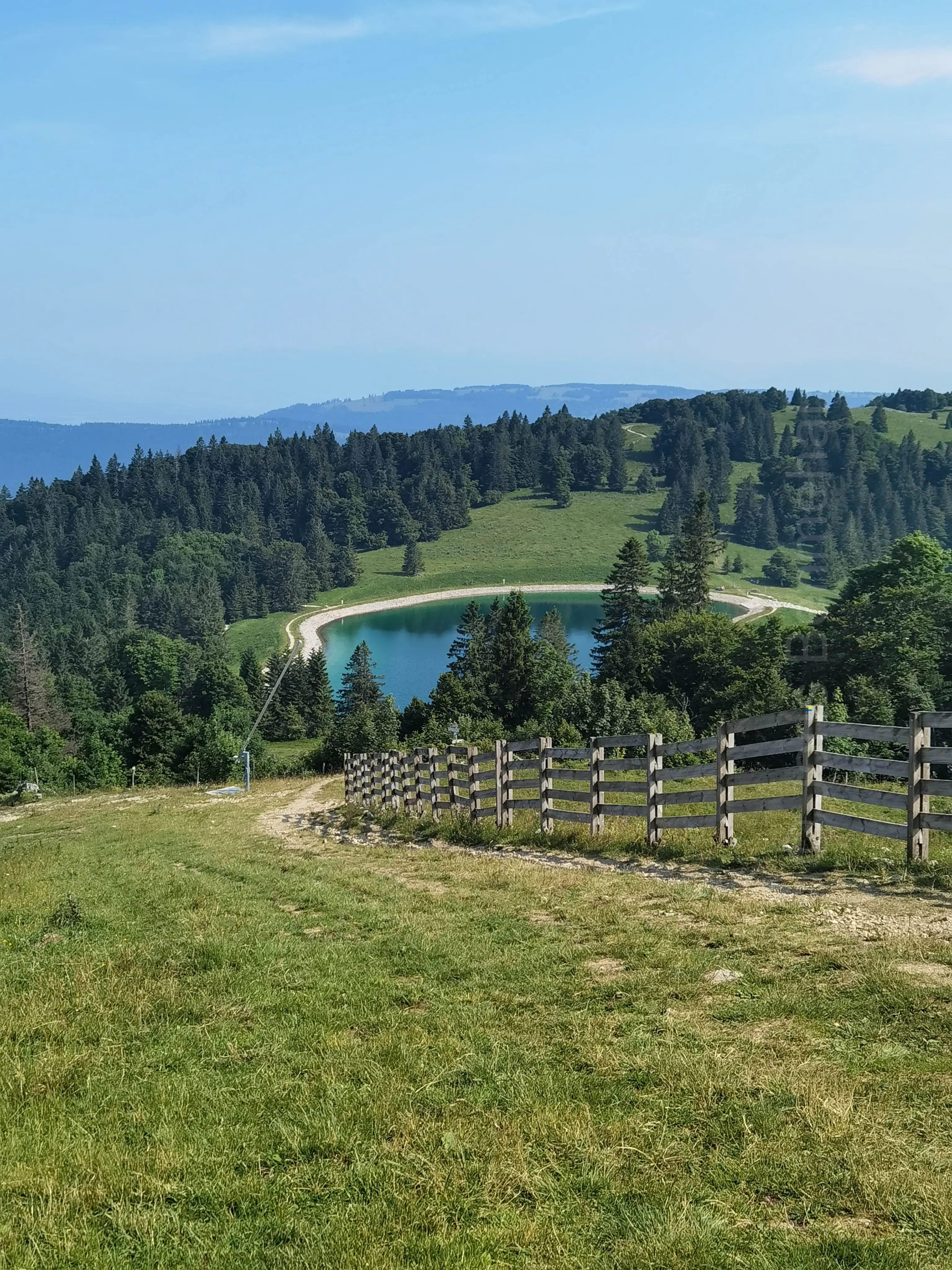 Lac du Morrond depuis les pistes