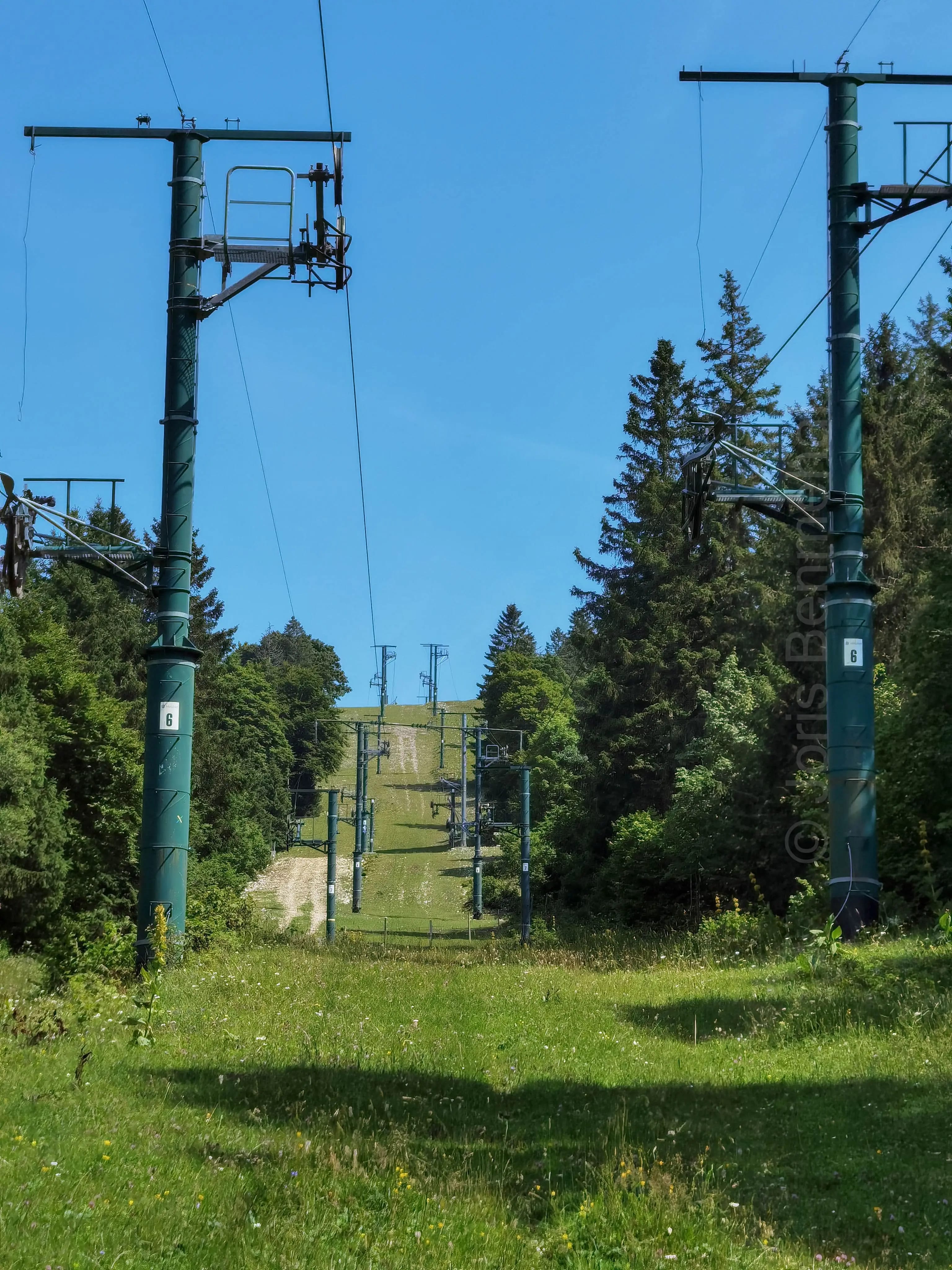 Sous le téléski de Super Longevilles